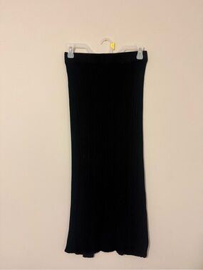 Fitted long skirt
